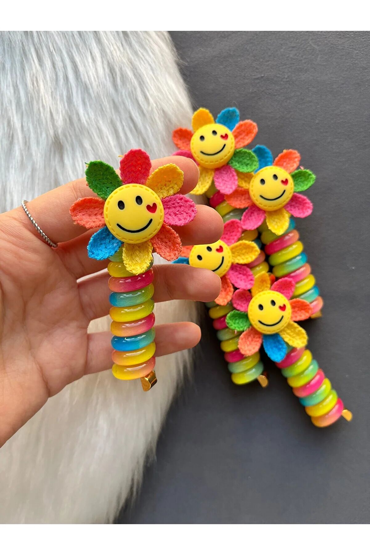 Gülen Güneş Spiral Toka Şık Tasarımlı Fonksiyonel Ürün