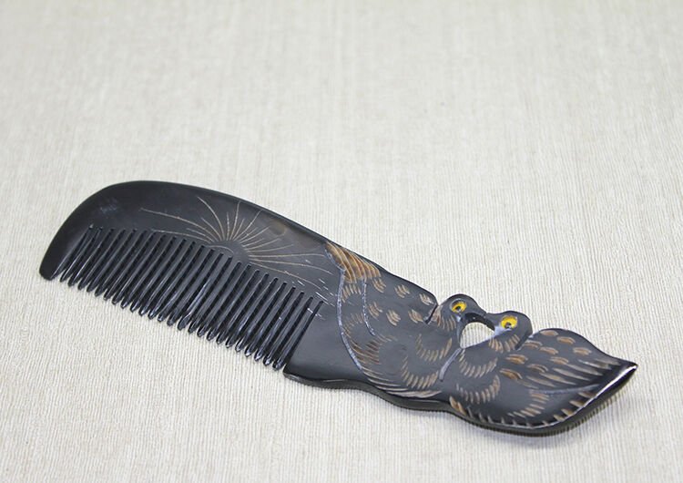Kemik Tavuskuşu Tarak Model 4 Şık Tasarımlı Fonksiyonel Ürün