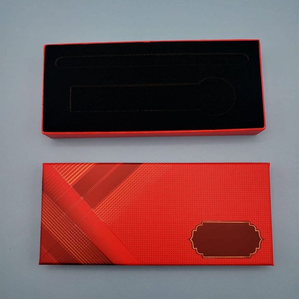 Kırmızı Renk Anahtarlık ve Kalem Kutusu Şık Tasarımlı Fonksiyonel Ürün