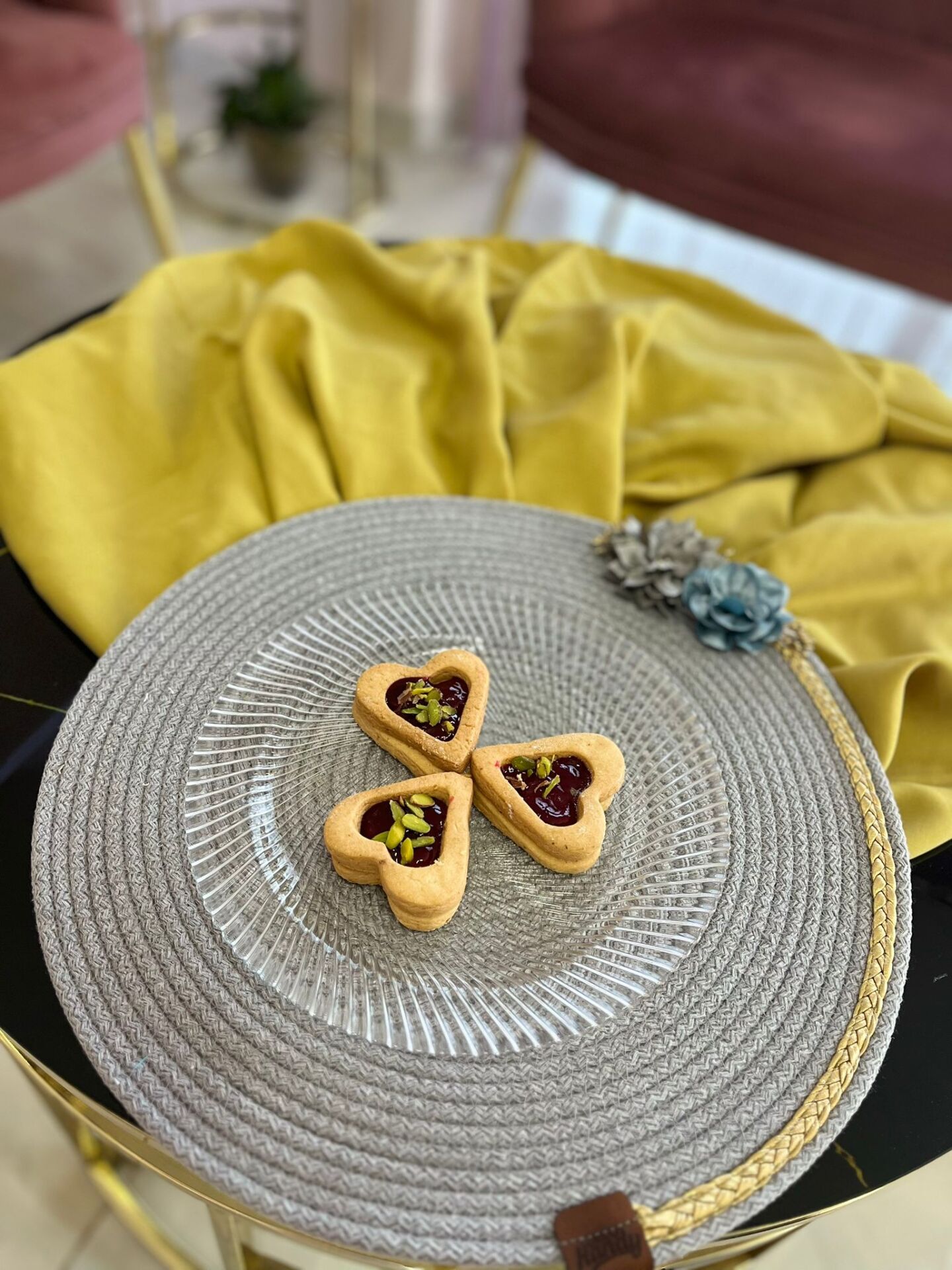 DecoHandy 39cm Çiçekli Jüt Örme Supla Amerikan Servis Şık Tasarımlı Fonksiyonel Ürün