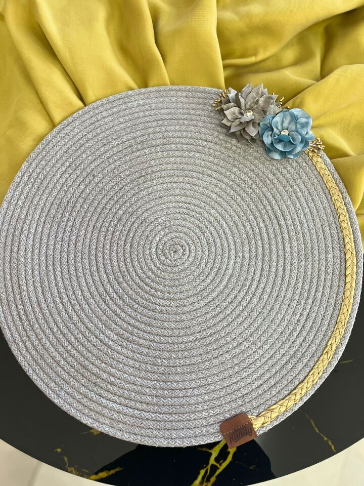 DecoHandy 39cm Çiçekli Jüt Örme Supla Amerikan Servis Şık Tasarımlı Fonksiyonel Ürün