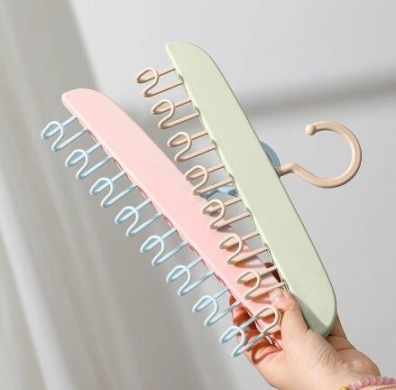 KANCALI VE YAPIŞKANLI  DOLAP ASKISI Şık Tasarımlı Fonksiyonel Ürün