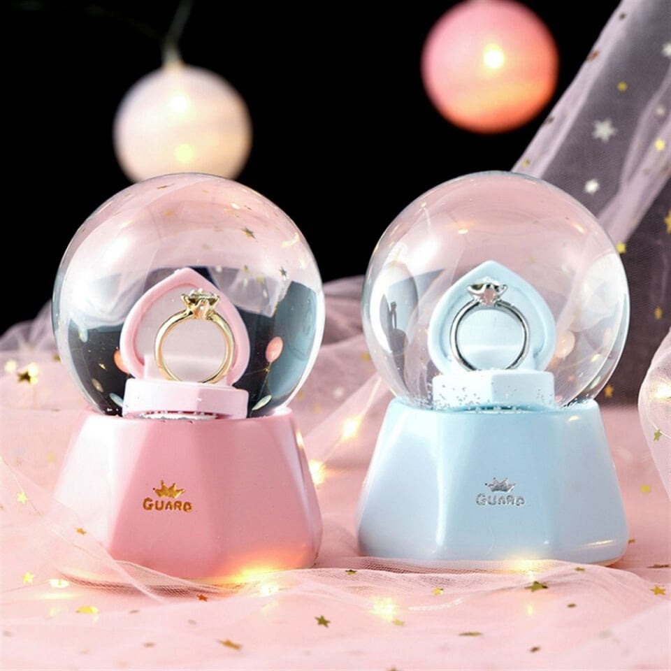 Tek Taş Yüzük Tasarımlı Büyük Boy Kar Küresi Şık Tasarımlı Fonksiyonel Ürün