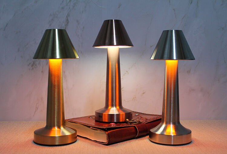 Masaüstü Dokunmatik Ledli Lamba Model 2 Şık Tasarımlı Fonksiyonel Ürün