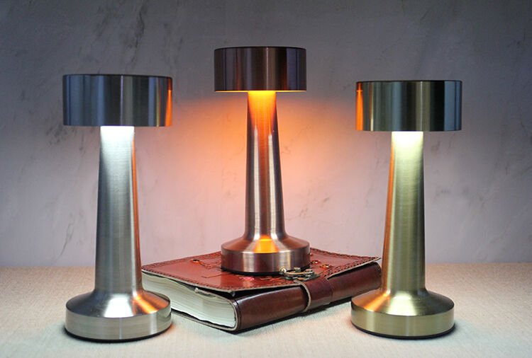 Masaüstü Dokunmatik Ledli Lamba Model 3 Şık Tasarımlı Fonksiyonel Ürün