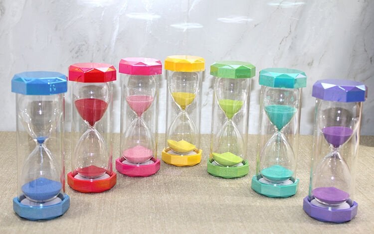 Plastik Çerçeveli Renkli 15 Dk Kum Saati Çok Fonksiyonel Ürün