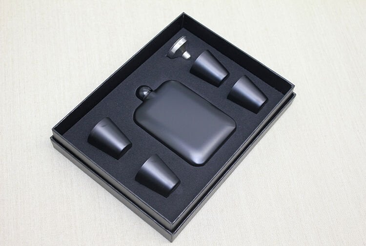 4 Shot Bardaklı Matara Seti Siyah Şık Tasarımlı Fonksiyonel Ürün