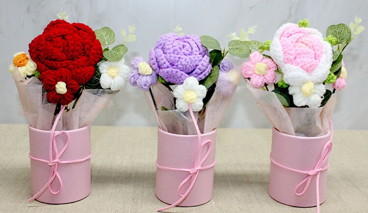 El Örgüsü Saksıda Gül Buketi Çok Fonksiyonel Ürün