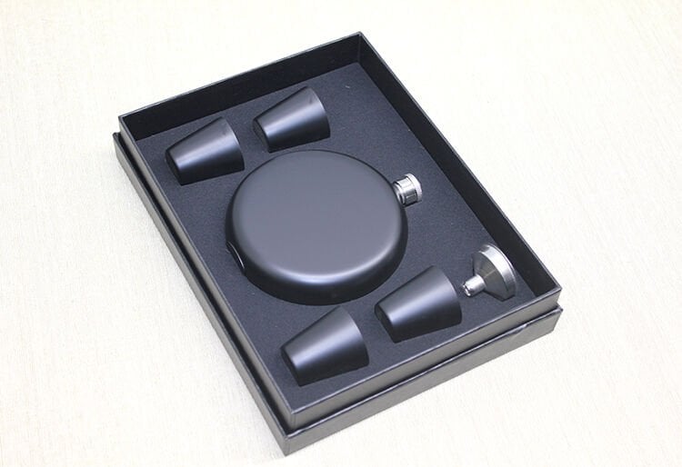 4 Shot Bardaklı Matara Seti Yuvarlak Siyah Şık Tasarımlı Fonksiyonel Ürün