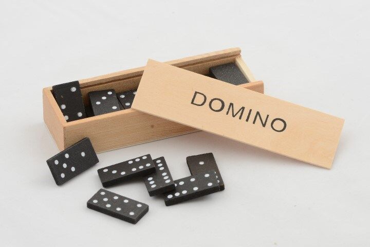 Ahşap Kutulu Domino Oyunu Model 2 Şık Tasarımlı Fonksiyonel Ürün