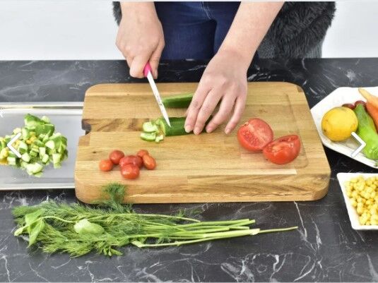 Pratik Tepsili Ahşap Kesme Tahtası Şık Tasarımlı Fonksiyonel Ürün