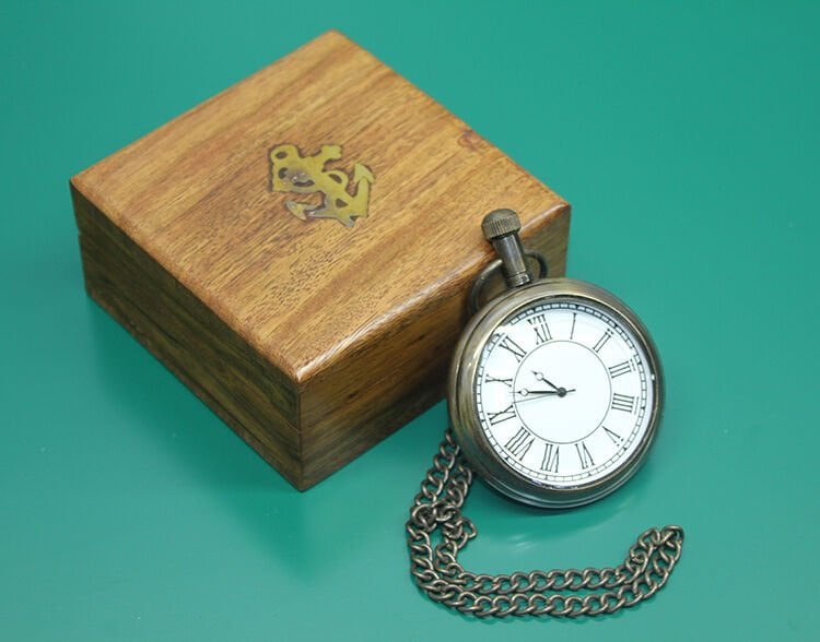 Ahşap Kutulu Köstekli Saat Model 1 Şık Tasarımlı Fonksiyonel Ürün