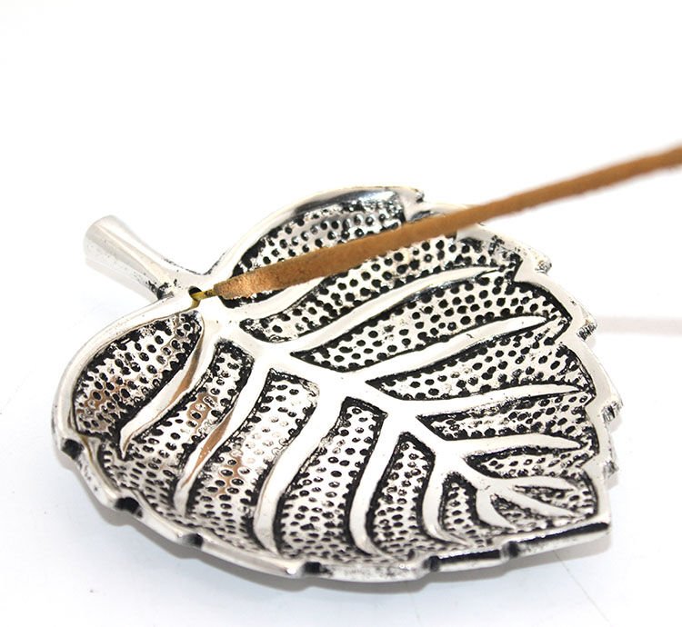 Metal Yaprak Tasarımlı Tütsülük Model 1 Şık Tasarımlı Fonksiyonel Ürün