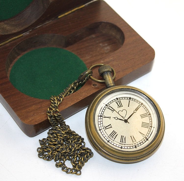 Ahşap Kutulu Pirinç Köstekli Saat Model 5 Şık Tasarımlı Fonksiyonel Ürün