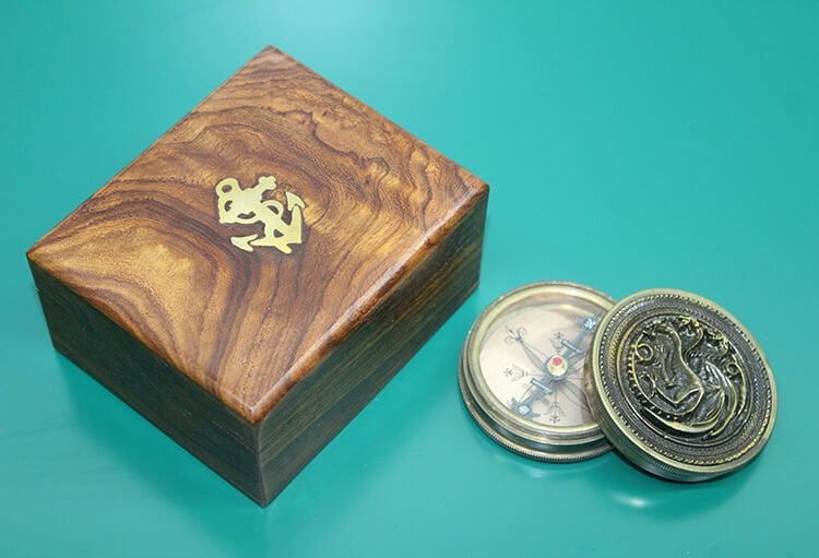 Ahşap Kutulu Pirinç Pusula Ejderha Desenli Şık Tasarımlı Fonksiyonel Ürün