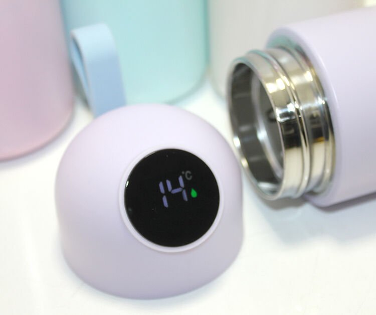 Dijital Göstergeli Termos Şık Tasarımlı Fonksiyonel Ürün