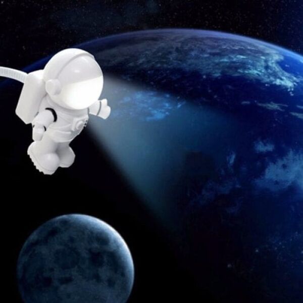 Usb Astronot Lamba Şık Tasarımlı Fonksiyonel Ürün