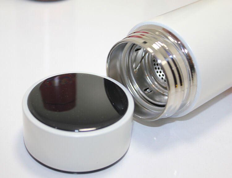 Anime Baskılı Dijital Göstergeli Termos 500 ml Model 3 Şık Tasarımlı Fonksiyonel Ürün