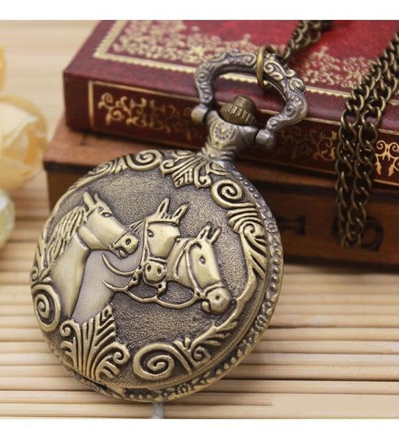 At Büstü Köstekli Saat Model 1 Şık Tasarımlı Fonksiyonel Ürün