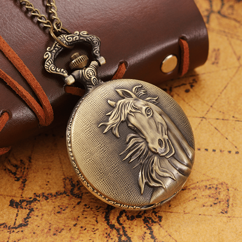 At Büstü Köstekli Saat Model 2 Şık Tasarımlı Fonksiyonel Ürün