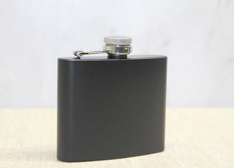 Tekli Siyah 5 Oz Matara Şık Tasarımlı Fonksiyonel Ürün