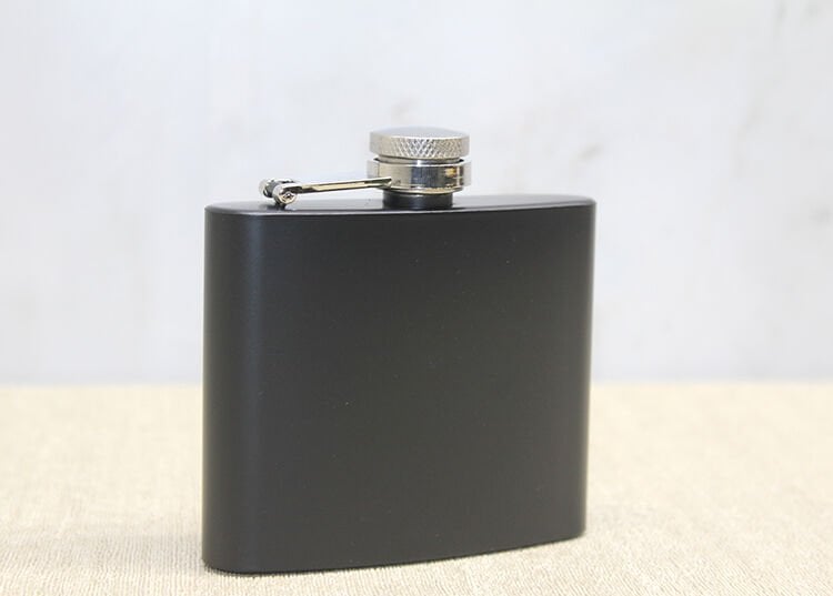 Tekli Siyah 5 Oz Matara Şık Tasarımlı Fonksiyonel Ürün