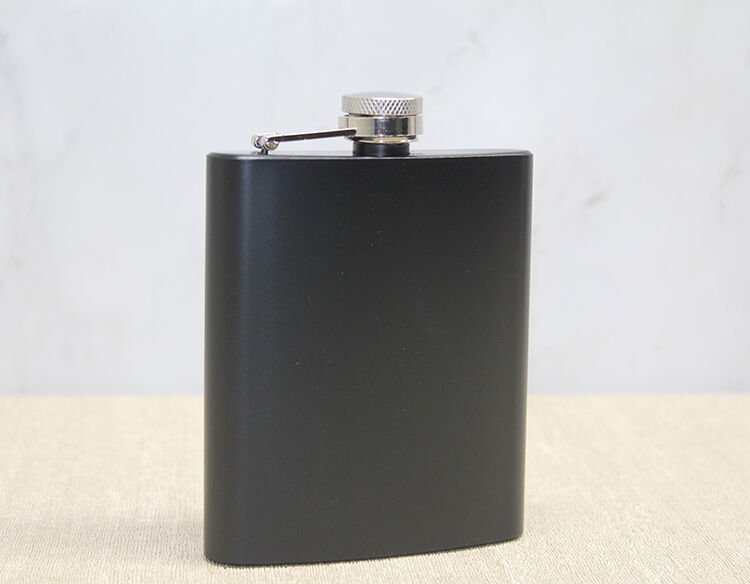 Tekli Siyah 7 Oz Matara Şık Tasarımlı Fonksiyonel Ürün