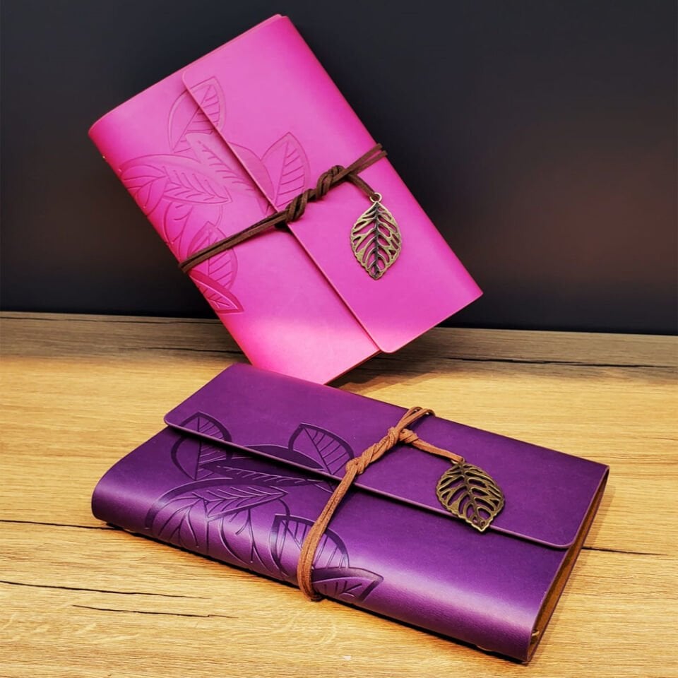 Deri Yaprak Desenli Çizgisiz Defter Şık Tasarımlı Fonksiyonel Ürün