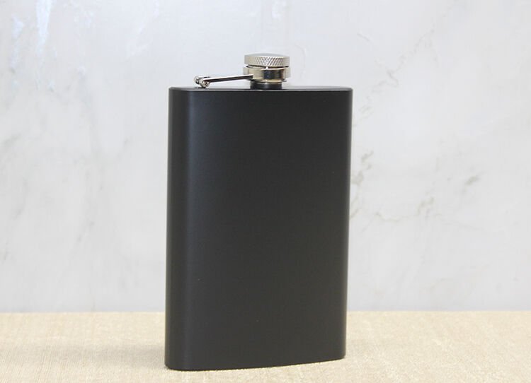 Tekli Siyah 9 Oz Matara Şık Tasarımlı Fonksiyonel Ürün