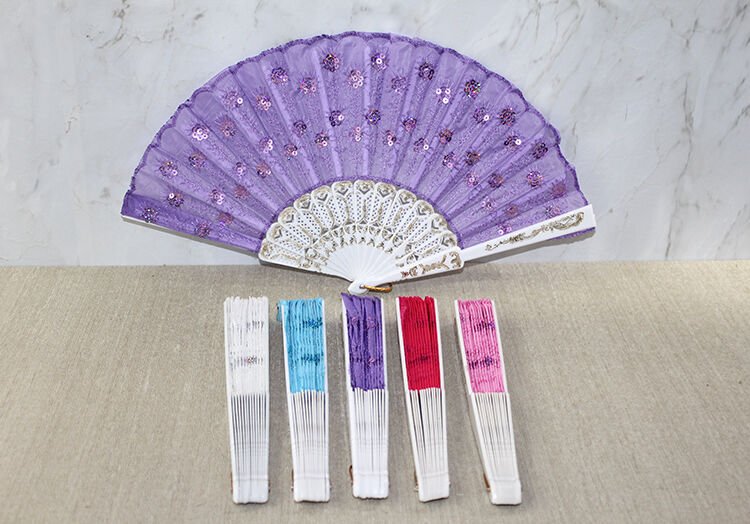 Plastik Pullu Yelpaze Şık Tasarımlı Fonksiyonel Ürün