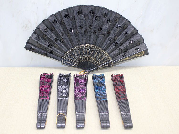 Plastik Pullu Yelpaze Siyah Renk Şık Tasarımlı Fonksiyonel Ürün