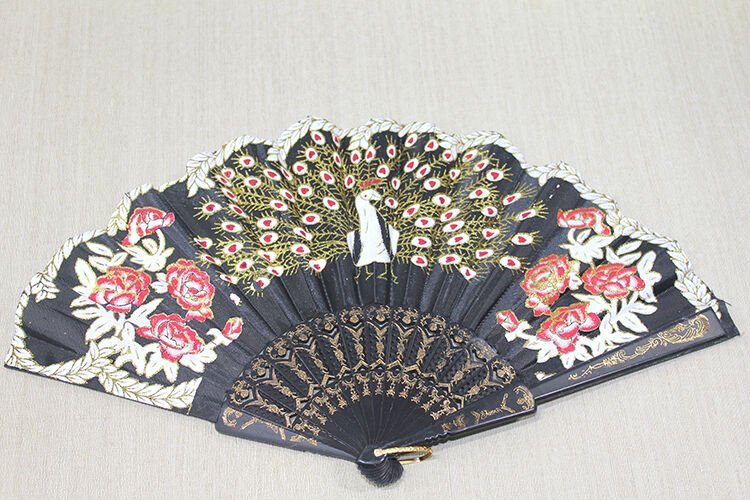 Plastik Tavuskuşu Yelpaze Şık Tasarımlı Fonksiyonel Ürün