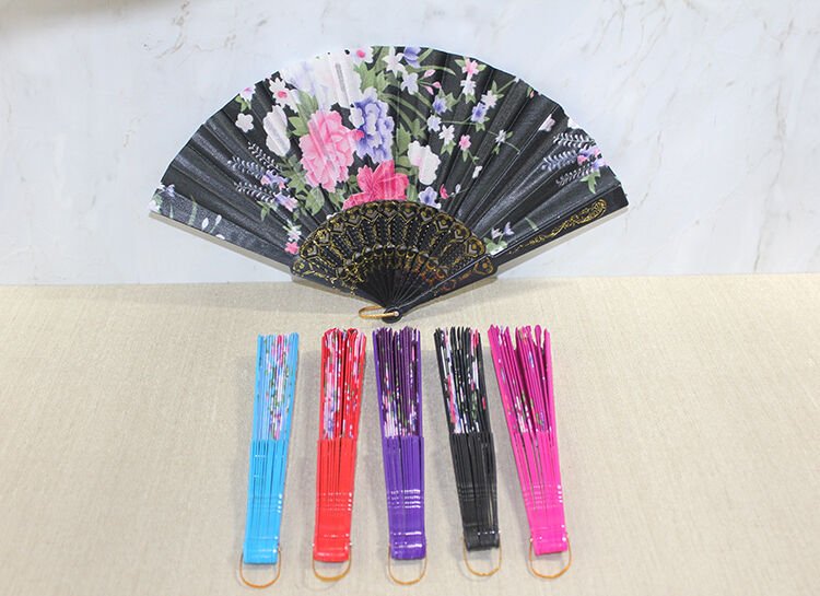 Plastik Yelpaze Model 2 Şık Tasarımlı Fonksiyonel Ürün