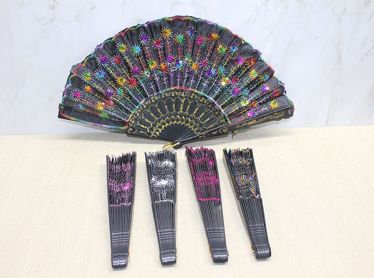 Plastik Yelpaze Model 3 Şık Tasarımlı Fonksiyonel Ürün