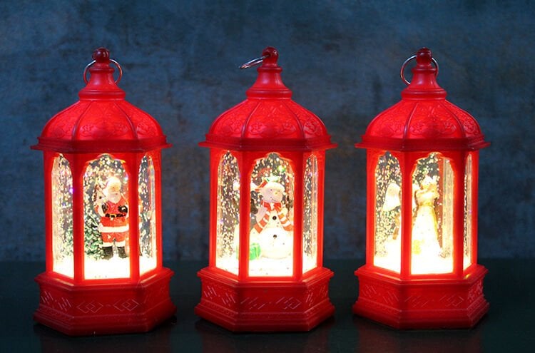 Yılbaşı Temalı Işıklı Kar Küresi Kırmızı Tasarım Şık Tasarımlı Fonksiyonel Ürün