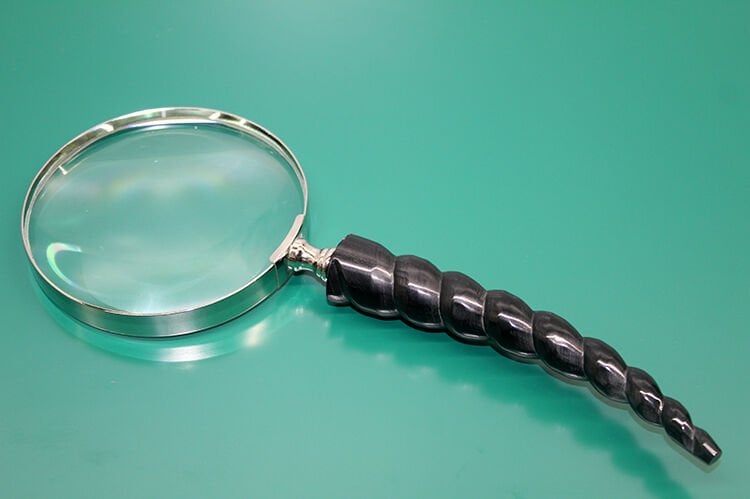 Boynuz Pirinç Büyüteç Model 3 Şık Tasarımlı Fonksiyonel Ürün