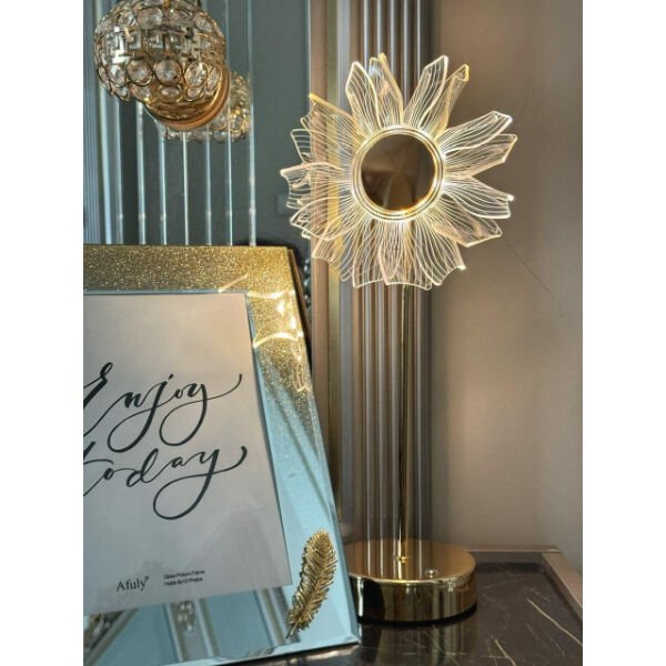 Çiçek Tasarımlı LED Masa Lambası Şık Tasarımlı Fonksiyonel Ürün