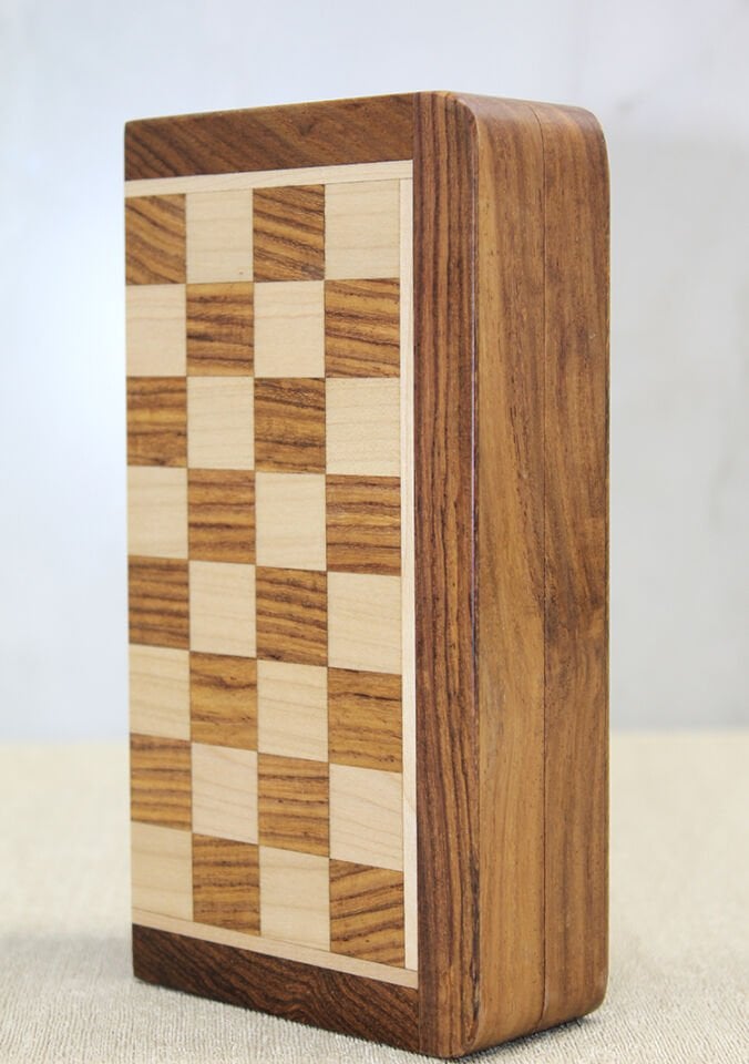 Özel Vernikli Mıknatıs Taşlı Ahşap Katlanabilir Kutulu Satranç Oyunu 12.5 Cm Şık Tasarımıyla Benzersiz Kullanım Deneyimi Hayatınızı Kolaylaştıracak Ürünler