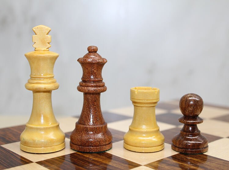 Özel Vernikli Mıknatıs Taşlı Ahşap Katlanabilir Kutulu Satranç Oyunu 30 Cm Şık Tasarımıyla Benzersiz Kullanım Deneyimi Hayatınızı Kolaylaştıracak Ürünler