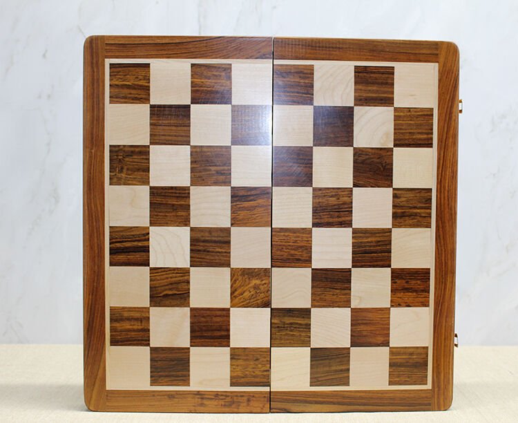 Özel Vernikli Mıknatıs Taşlı Ahşap Katlanabilir Kutulu Satranç Oyunu 30 Cm Şık Tasarımıyla Benzersiz Kullanım Deneyimi Hayatınızı Kolaylaştıracak Ürünler