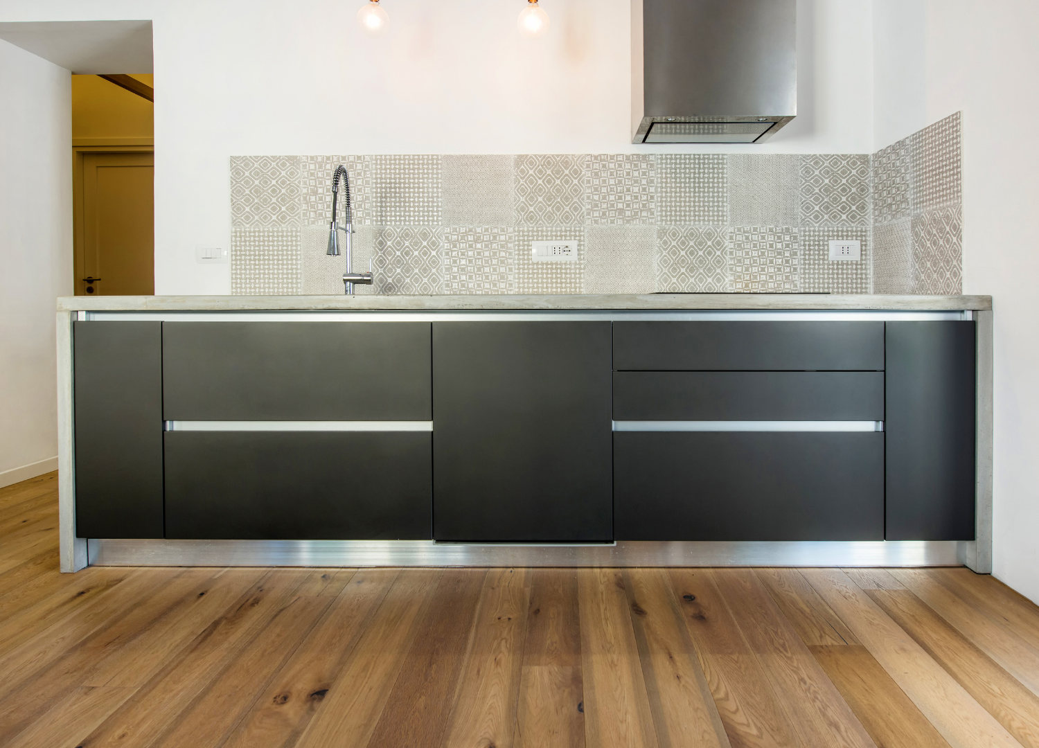 DecoHandy 30x30 cm Kendinden Yapışkanlı  Pvc Karo Mutfak Arası 4 Lü Karışık model  0,36m2 Şık Tasarımlı Fonksiyonel Ürün