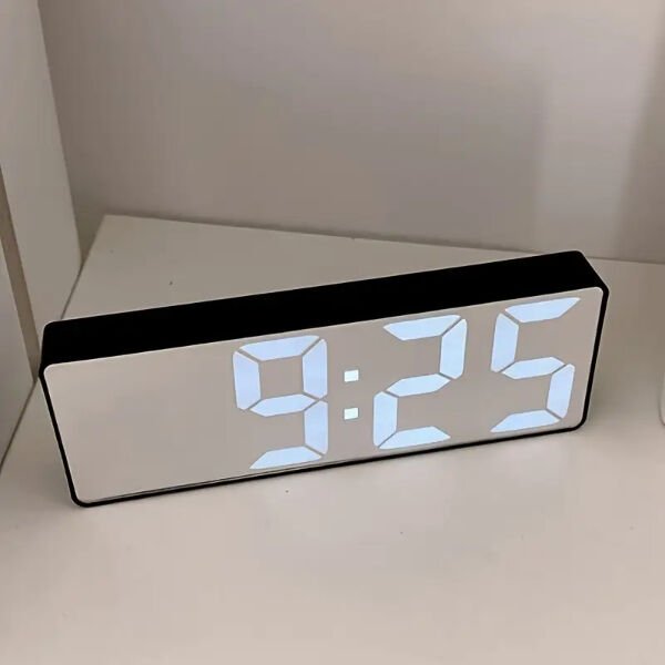 Dijital Sese Duyarlı Alarmlı Masa Saati Şık Tasarımlı Fonksiyonel Ürün