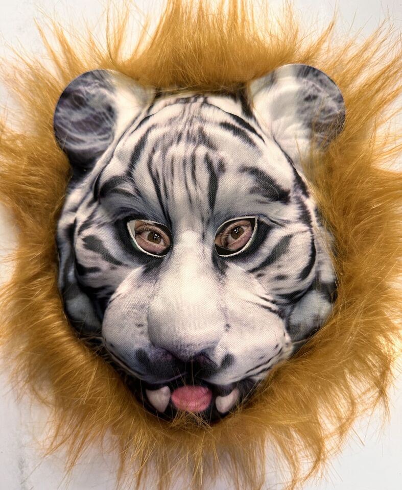 Kahverengi Saçlı Dişli Kaplan Maskesi Mega Peluş 25 No Şık Tasarımlı Fonksiyonel Ürün