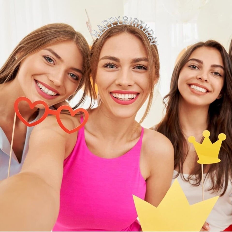 Gümüş Kristal Taşlı Happy Birthday Tacı Şık Tasarımlı Fonksiyonel Ürün