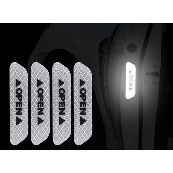 Reflektif Araç Kapı Stickerı Şık Tasarımlı Fonksiyonel Ürün