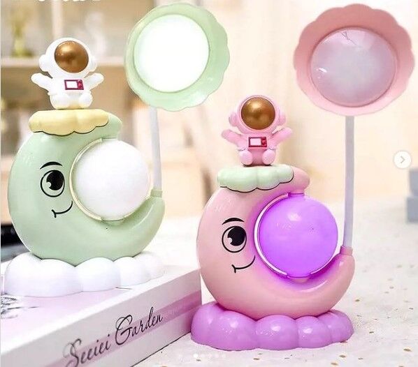 Çocuk Odası Ay ve Astronot Desenli Gece Lambası Şık Tasarımlı Fonksiyonel Ürün