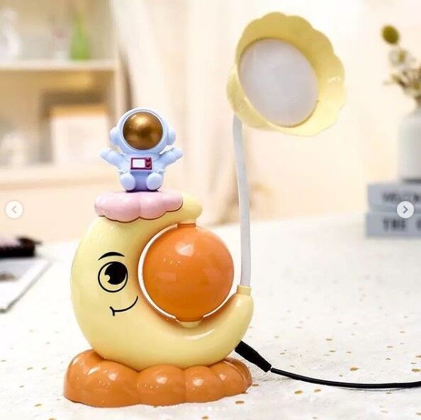Çocuk Odası Ay ve Astronot Desenli Gece Lambası Şık Tasarımlı Fonksiyonel Ürün
