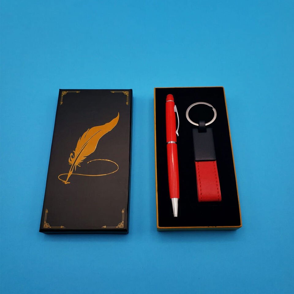 Kutulu Kırmızı Deri Anahtarlık ve Touchpen Tükenmez Kalem Hediye Seti Şık Tasarımlı Fonksiyonel Ürün