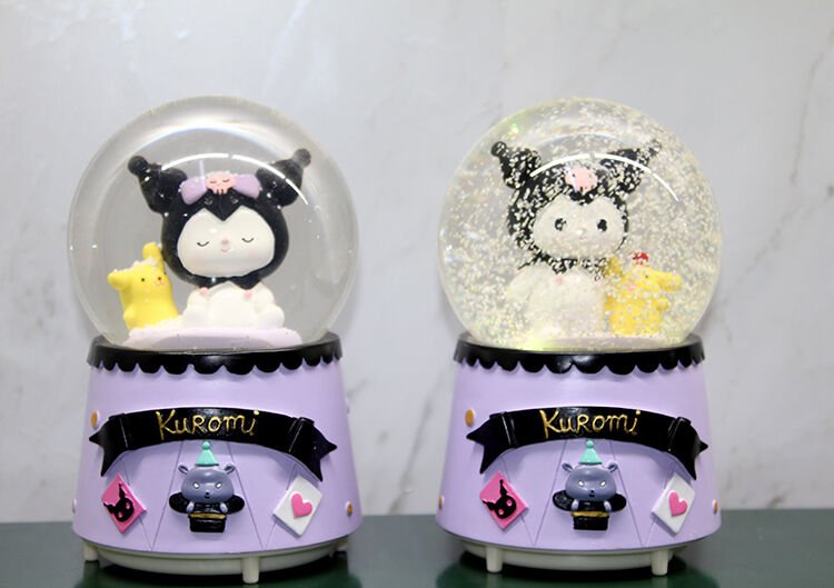 Kuromi İçi Dönmeli Püskürtmeli Işıklı Müzikli Kar Küresi Büyük Boy Model 2 Şık Tasarımlı Fonksiyonel Ürün