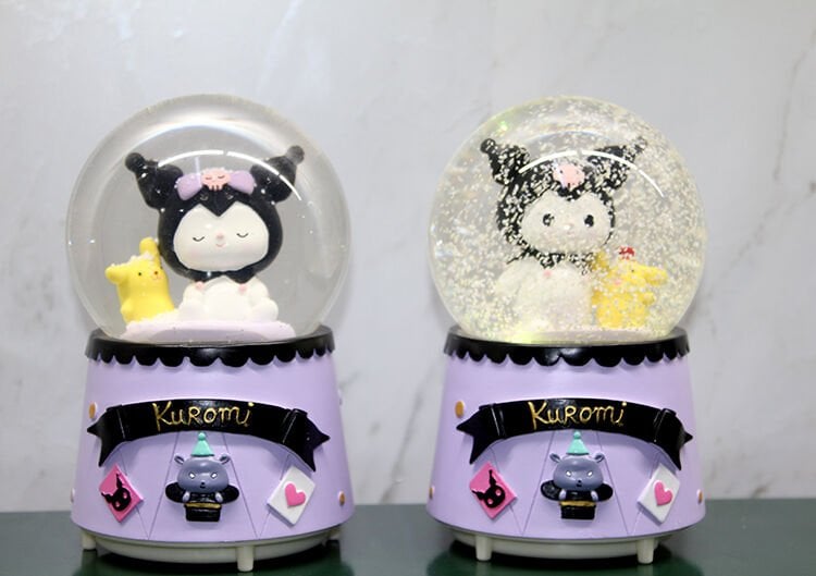 Kuromi Işıklı Müzikli Kar Küresi Orta Boy Model 2 Şık Tasarımlı Fonksiyonel Ürün